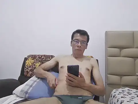 skinnylatino51 online show from 08-02-26, 01:15