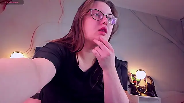 HelenDanvers online show from 11-06-25, 03:07