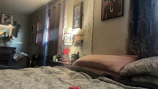 sexyred77713 online show from 02-25-26, 09:35