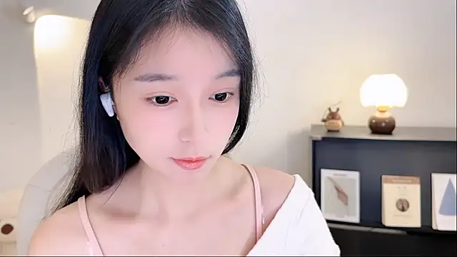 Snapshot of Onechestnut chatting on 11-02-25, 05:32 Onechestnut online show from 11-02-25, 05:32