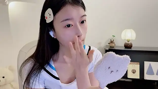 Snapshot of Onechestnut chatting on 11-24-25, 06:13 Onechestnut online show from 11-24-25, 06:13