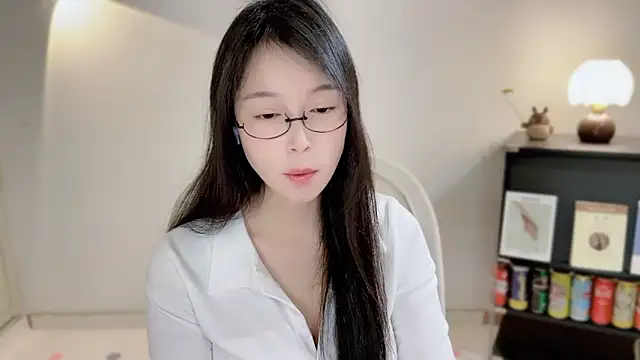 Snapshot of Onechestnut chatting on 04-05-26, 06:21 Onechestnut online show from 04-05-26, 06:21