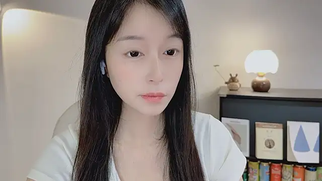 Snapshot of Onechestnut chatting on 04-15-26, 05:03 Onechestnut online show from 04-15-26, 05:03