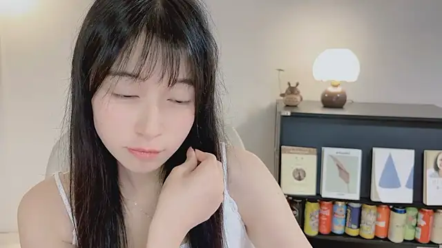 Snapshot of Onechestnut chatting on 05-10-26, 05:34 Onechestnut online show from 05-10-26, 05:34