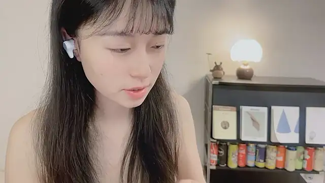 Snapshot of Onechestnut chatting on 05-17-26, 03:48 Onechestnut online show from 05-17-26, 03:48