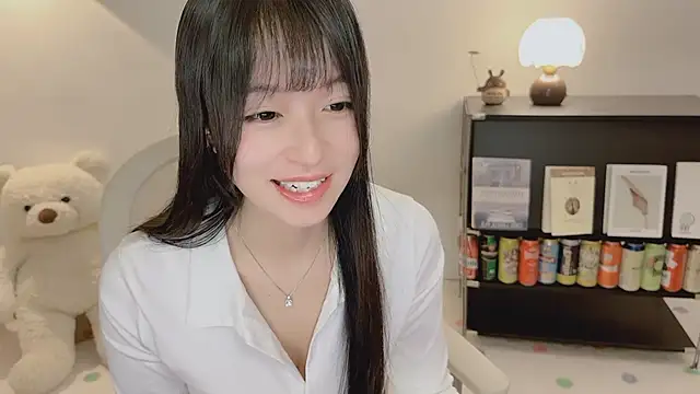 Snapshot of Onechestnut chatting on 06-05-26, 03:35 Onechestnut online show from 06-05-26, 03:35