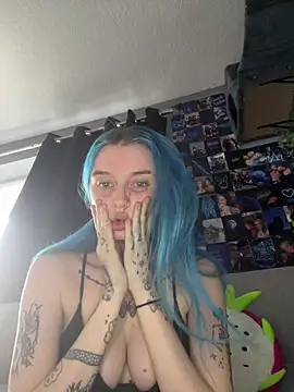 Snapshot of Bluetingx chatting on 10-30-25, 10:49 Bluetingx online show from 10-30-25, 10:49