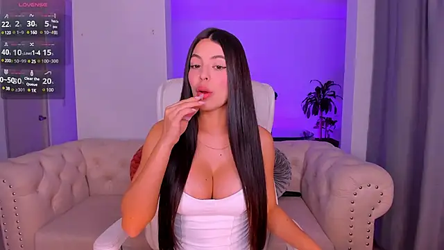 Snapshot of MeganScott chatting on 02-15-25, 02:04 MeganScott online show from 02-15-25, 02:04