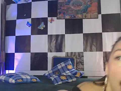 Snapshot of kendraof chatting on 07-12-26, 06:21 kendraof online show from 07-12-26, 06:21