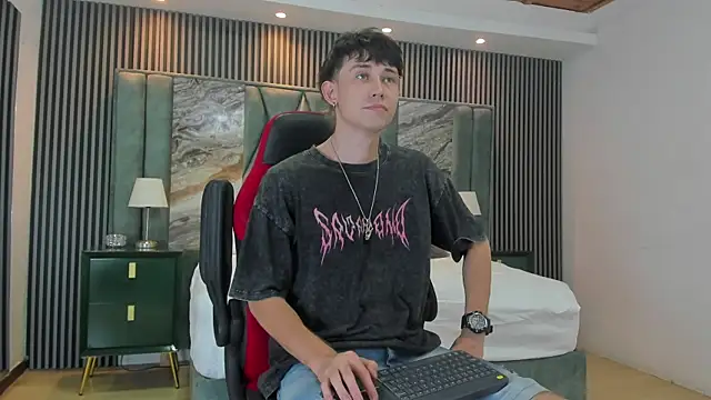 Michael blue online show from 10-09-25, 08:18