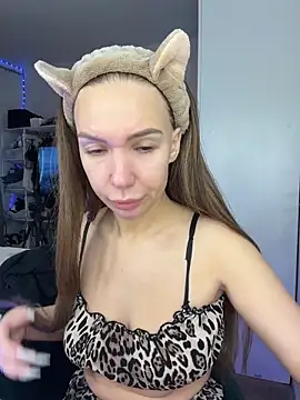 AlysonHuxley  online show from 02-18-26, 04:08