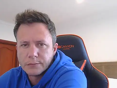 Snapshot of TroyDieselXXX chatting on 09-19-25, 05:09 TroyDieselXXX online show from 09-19-25, 05:09