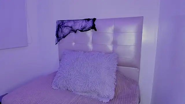 Anna Blade  online show from 10-27-25, 12:15