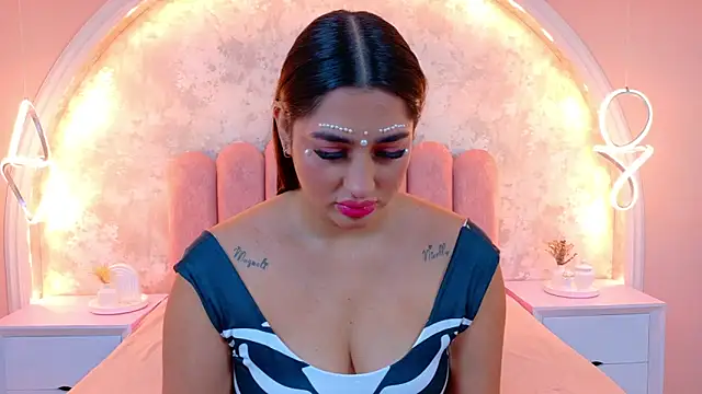 JasmineRhodes online show from 10-31-25, 01:12