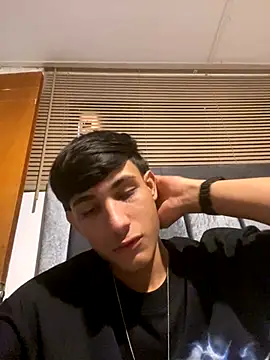 Snapshot of cody_fox10 chatting on 09-21-25, 08:32 cody fox10 online show from 09-21-25, 08:32