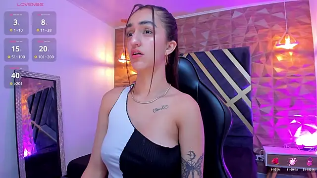 Snapshot of LexiVie_ chatting on 10-01-25, 11:22 LexiVie online show from 10-01-25, 11:22