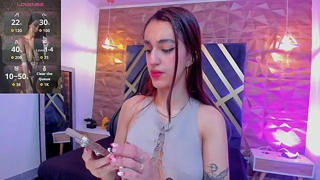Snapshot of LexiVie_ chatting on 10-14-25, 11:16 LexiVie online show from 10-14-25, 11:16