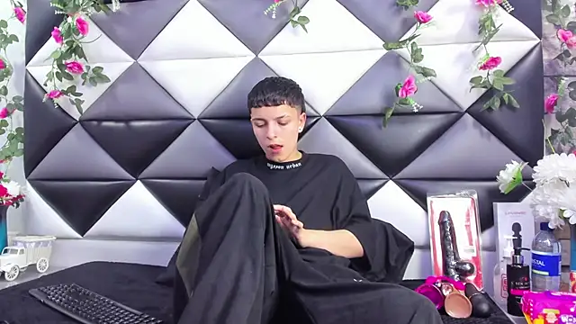 Snapshot of Megan_Thompson_ chatting on 09-28-25, 02:06 Megan Thompson  online show from 09-28-25, 02:06