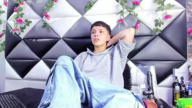 Snapshot of Megan_Thompson_ chatting on 10-28-25, 02:15 Megan Thompson  online show from 10-28-25, 02:15