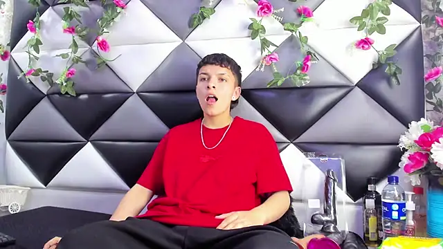 Megan Thompson  online show from 11-28-25, 02:25