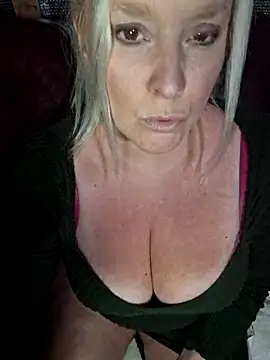 Bouncy-Bella28X online show from 06-03-26, 04:12