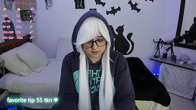 Snapshot of Cherry_blush_ chatting on 10-30-25, 07:47 Cherry blush online show from 10-30-25, 07:47