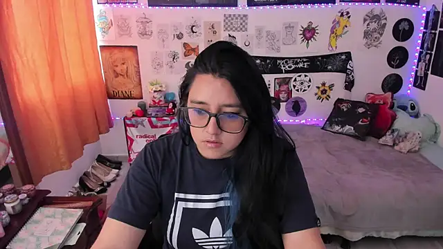 Cherry blush  online show from 04-18-26, 08:31