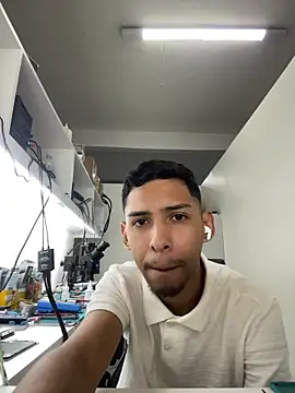 Oqui online show from 04-22-26, 06:42