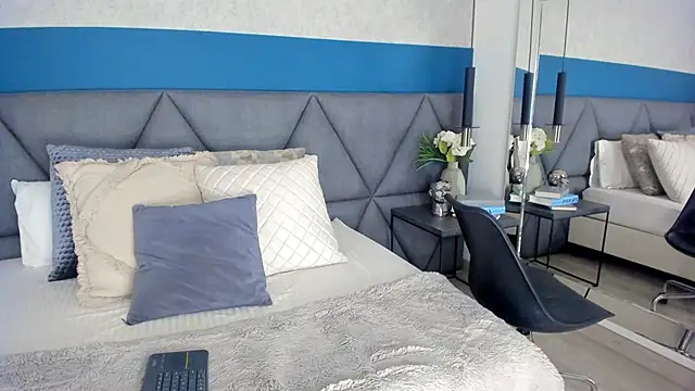 Mia Roswell online show from 10-23-25, 11:03