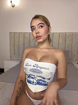 Mia Roswell online show from 05-25-26, 10:27