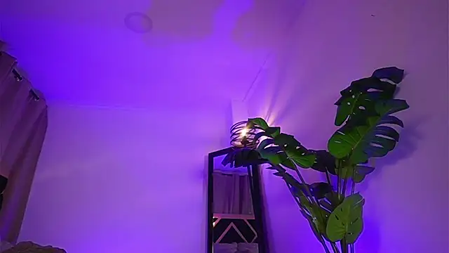 laauuraa1 online show from 07-15-26, 11:54