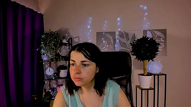 Snapshot of MartaEdams chatting on 05-18-26, 09:04 MartaEdams online show from 05-18-26, 09:04