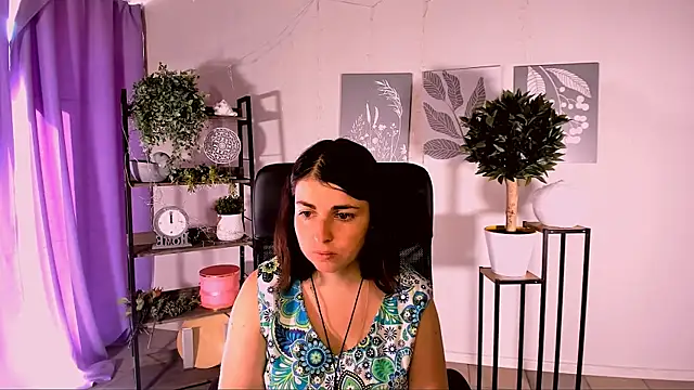 Snapshot of MartaEdams chatting on 06-10-26, 05:07 MartaEdams online show from 06-10-26, 05:07