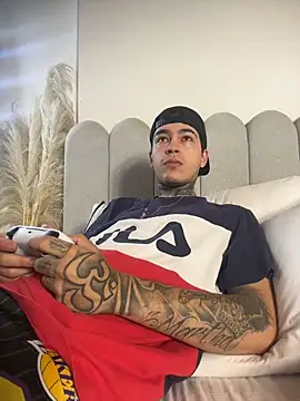 Snapshot of samm4044 chatting on 02-18-26, 04:58 samm4044 online show from 02-18-26, 04:58