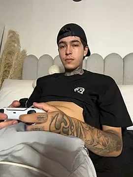 Snapshot of samm4044 chatting on 03-04-26, 06:14 samm4044 online show from 03-04-26, 06:14