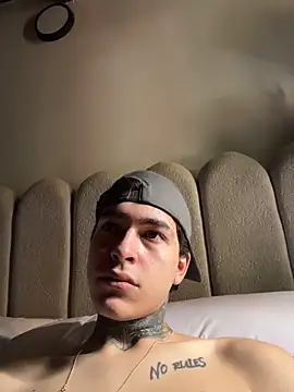 Snapshot of samm4044 chatting on 03-12-26, 03:51 samm4044 online show from 03-12-26, 03:51