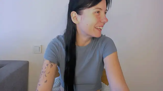 Snapshot of Elle_Pearl_ chatting on 10-02-25, 06:31 Elle Pearl online show from 10-02-25, 06:31
