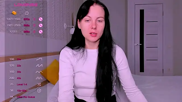 Snapshot of Elle_Pearl_ chatting on 10-17-25, 06:27 Elle Pearl online show from 10-17-25, 06:27