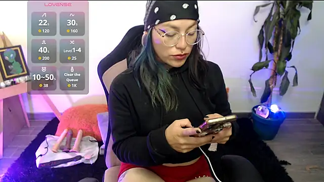 LunaBunny8 online show from 11-25-25, 02:50