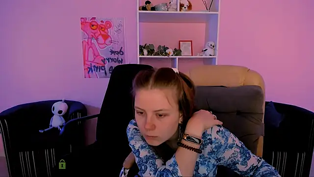 Snapshot of foxy_tease_ chatting on 09-19-25, 11:16 foxy tease online show from 09-19-25, 11:16