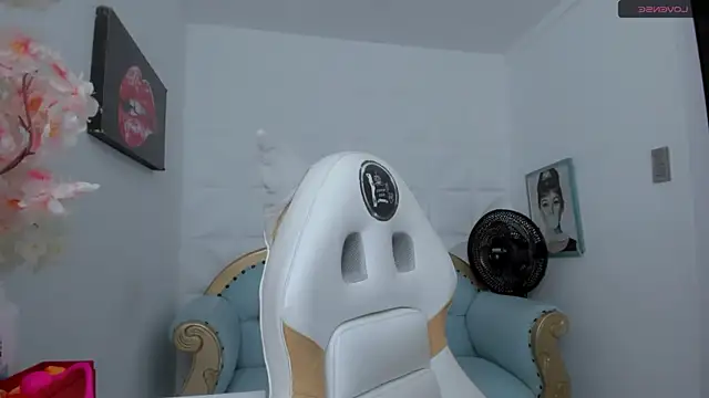 eimy skinny  online show from 10-31-25, 11:22