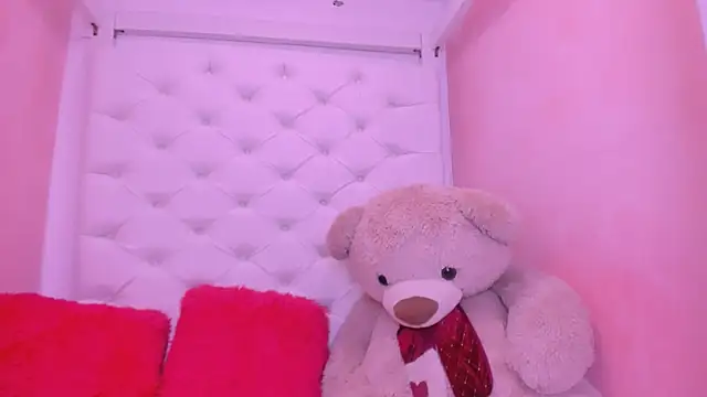 Snapshot of eimy_skinny_ chatting on 06-01-26, 01:46 eimy skinny online show from 06-01-26, 01:46