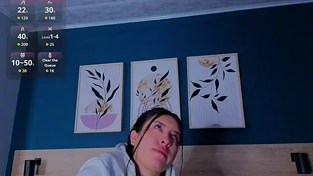 SarahMiler  online show from 10-22-25, 11:43