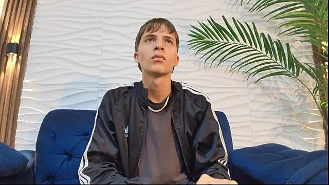 Snapshot of Pavo_tv chatting on 05-17-26, 11:28 Pavo tv online show from 05-17-26, 11:28