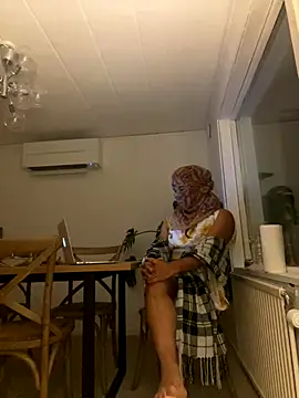 latina-pene online show from 12-16-25, 05:51