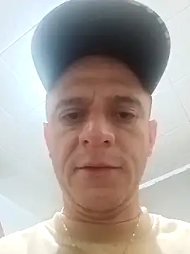 Snapshot of leon8013A chatting on 09-10-25, 11:54 leon8013A online show from 09-10-25, 11:54