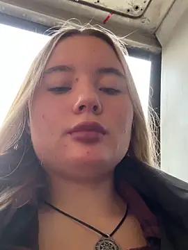 Snapshot of StephanieMur chatting on 09-18-25, 03:08 StephanieMur online show from 09-18-25, 03:08