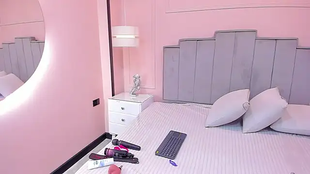 Snapshot of gabriela_lux chatting on 10-16-25, 01:12 gabriela lux online show from 10-16-25, 01:12