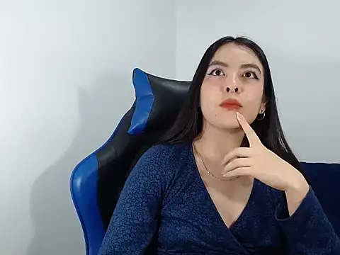 Snapshot of EloiseJun chatting on 10-11-25, 02:22 EloiseJun online show from 10-11-25, 02:22