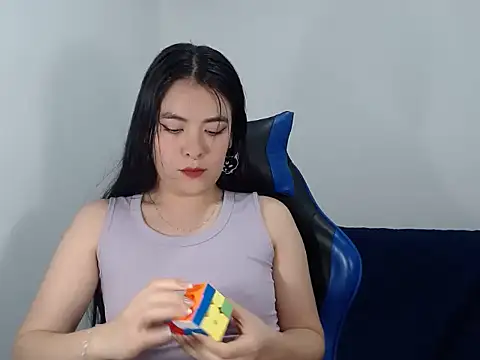 EloiseJun online show from 11-20-25, 03:50